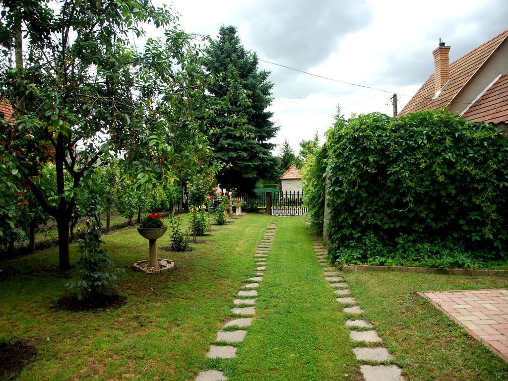 Natura Vendégház Pazmand Exterior foto