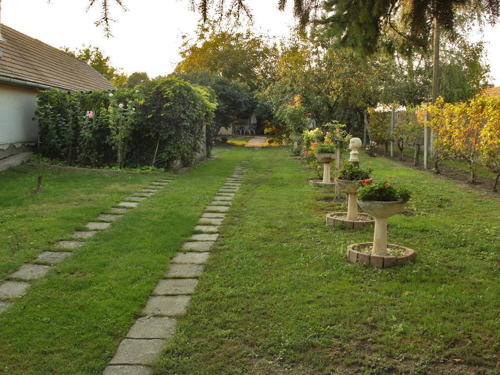 Natura Vendégház Pazmand Exterior foto
